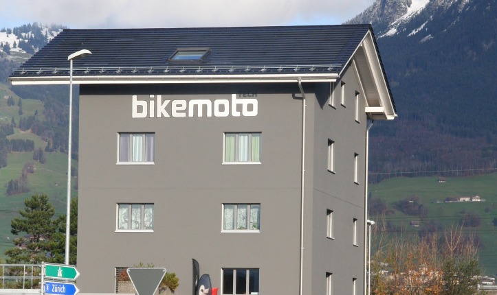 Fassadenrenovation mit Beschriftung